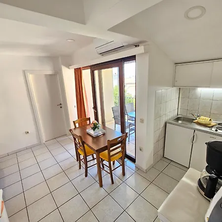 Mit Balkon- Ac- Privatparkplatz By Interhome *