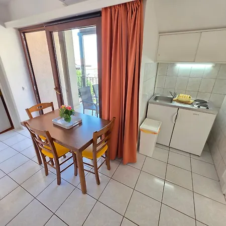 Lägenhet Mit Balkon- Ac- Privatparkplatz By Interhome
