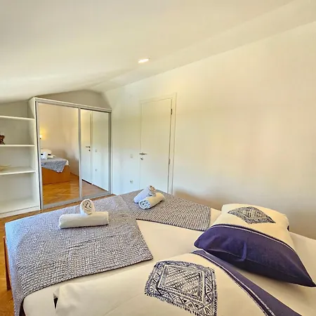 Lägenhet Mit Balkon- Ac- Privatparkplatz By Interhome *