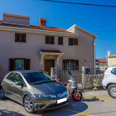 公寓 Mit Balkon- Ac- Privatparkplatz By Interhome