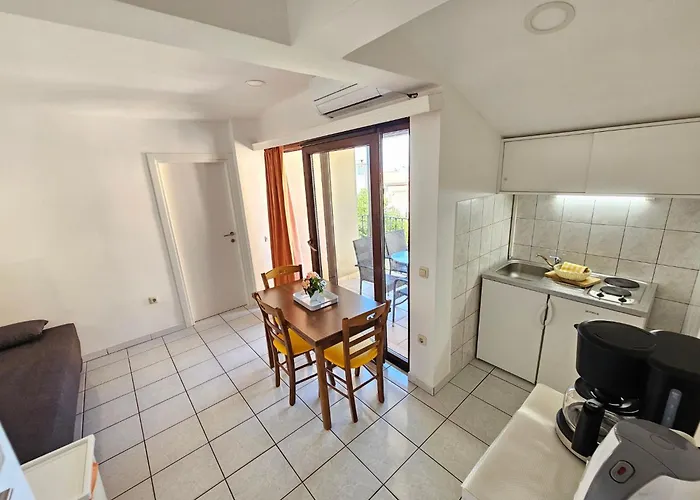 Mit Balkon- Ac- Privatparkplatz By Interhome *
