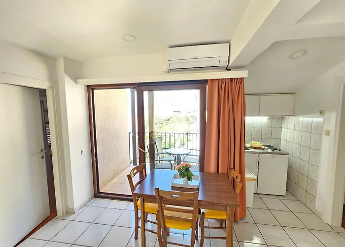 Mit Balkon- Ac- Privatparkplatz By Interhome 公寓 *